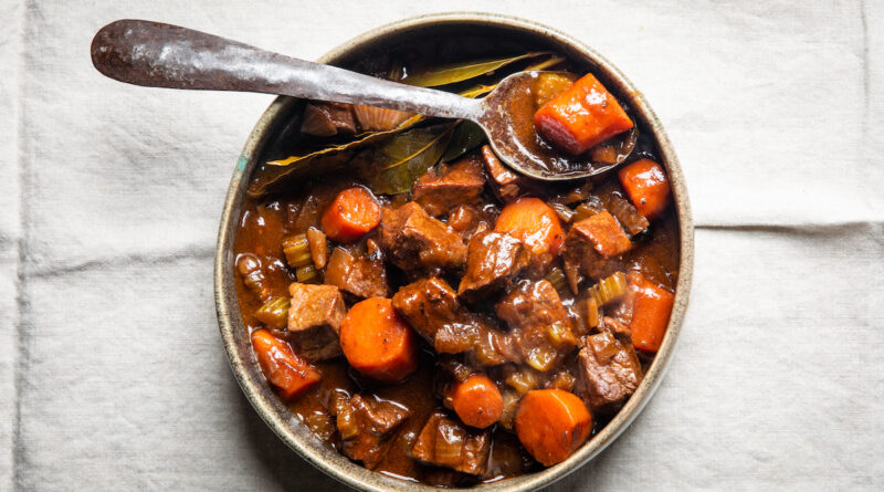 Dyondza ku sweka Beef Stew hi ndlela ya manguva lawa